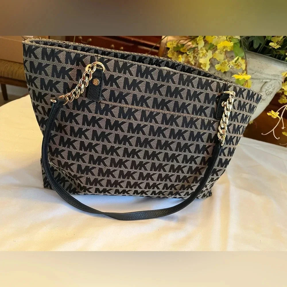 Authentic Michael Kors Gold Chain Satchel